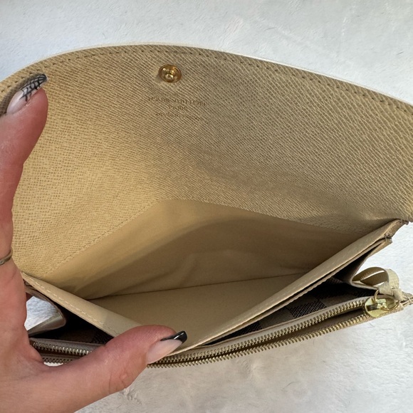 White checkered, Louis Vuitton wallet - Picture 5 of 8